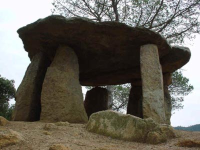 Dolmen de Pedra Gentil - Vallgorgina, Espa�a