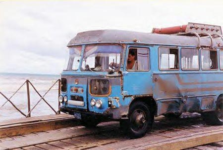 Las condiciones del transporte son similares a las de la urbe, algo aliviadas por los taxis rescatados de los deshuesaderos y hechos funcionar de milagro