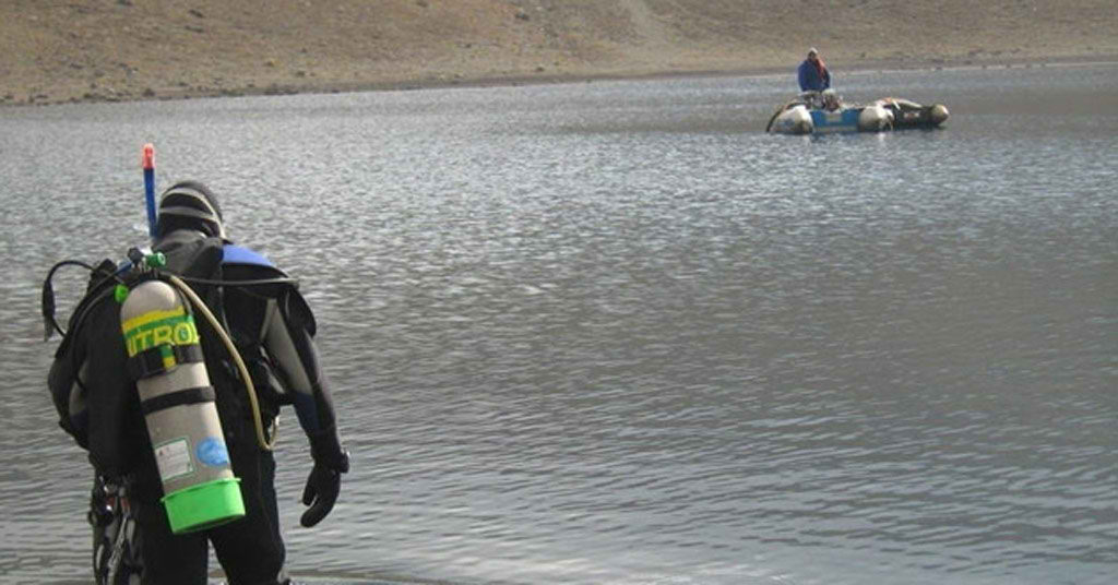 Inspecci�n arqueol�gica en las aguas de la laguna en el cr�ter del volc�n Toluca. En los alrededores se han hallado muchos restos de ofrendas