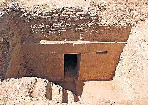 Nueva tumba hallada en Saqqara perteneciente a un alto funcionario del Fara�n Unas, V Dinast�a.