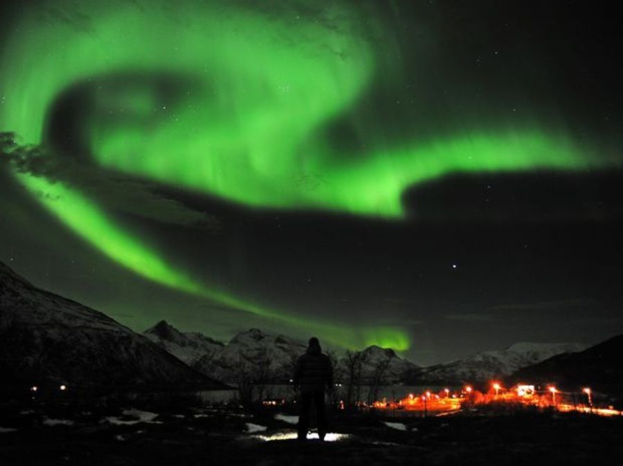 Una aurora boreal es registrada en la ciudad de Trondheim, en Noruega. Los astr�nomos fueron en busca de una exibici�n espetacular del fen�meno despu�s de la m�s poderosa tempestad solar en seis a�os.