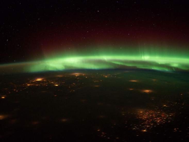 Aurora Boreal sobre Canad�. Las im�genes fueron tomadas desde una distancia de 380 kil�metros a m�s de 27.000 kil�metros por hora.