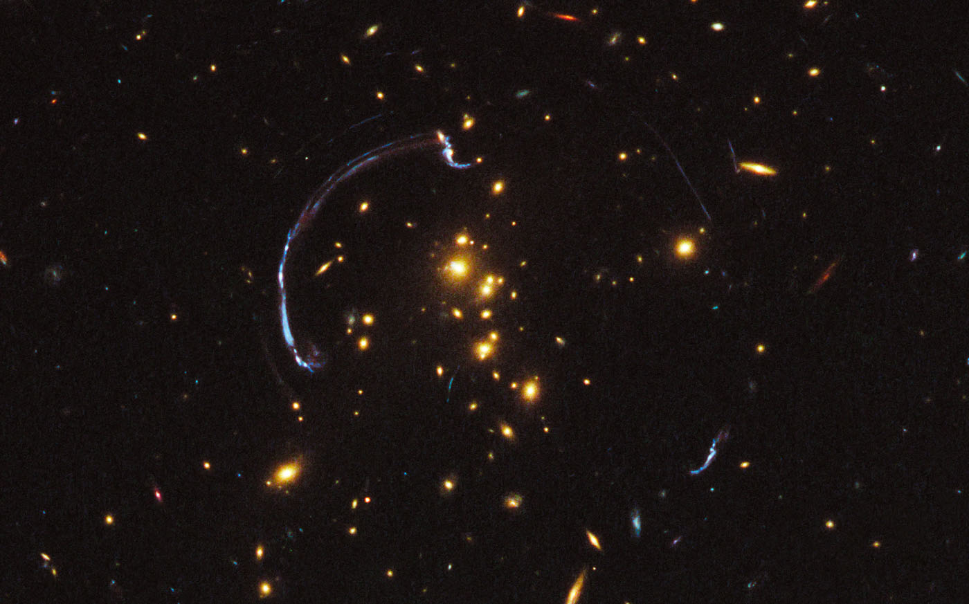 Gracias a al presencia de lentes gravitatorias naturales en el espacio, esta imagen es un acercamiento de la m�s brillante galaxia conocida hasta el momento. Imagen: NASA, ESA, J. Rigby (NASA Goddard Space Flight Center), K. Sharon (Kavli Institute for Cosmological Physics, University of Chicago), y M. Gladders y E. Wuyts (University of Chicago)