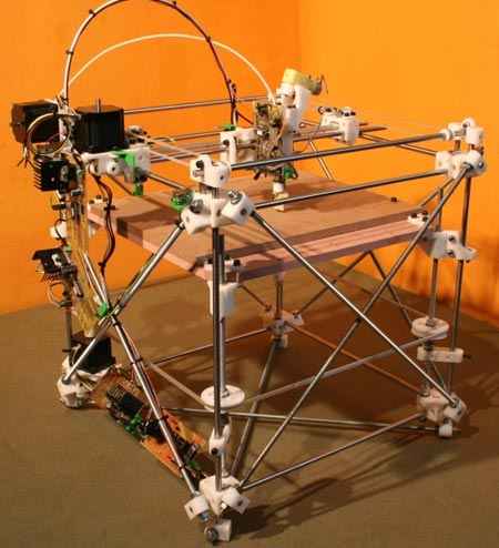 Impresora en 3D del proyecto RepRap capaz de autoreplicar parte de sus componentes, desarrollada por un equipo multinacional de inform�ticos e ingenieros.