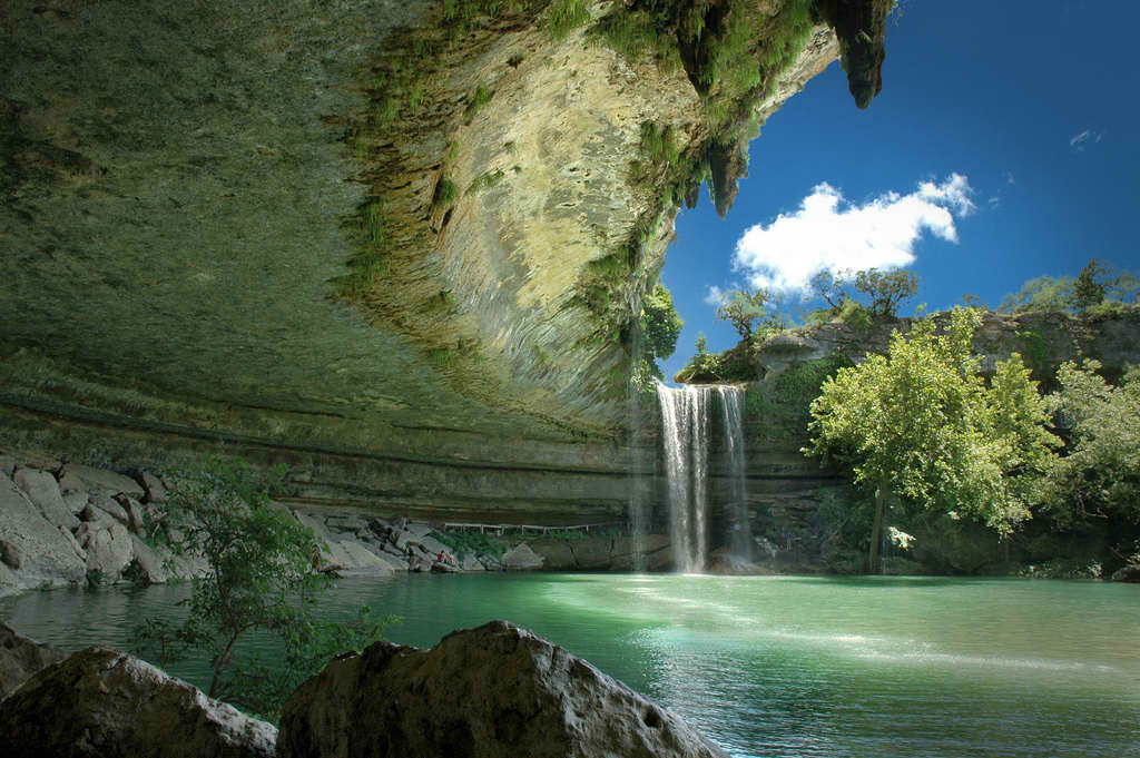 Hamilton Pool es el resultado de una caverna colapsada y una cascada que ha ido dando forma al lugar durante miles de a�os creando una piscina natural.