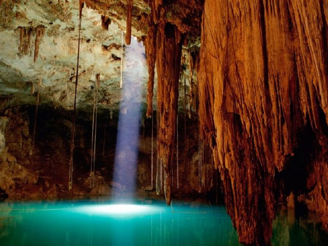 Cenote Xkek�n en la pen�nsula de Yucat�n M�xico