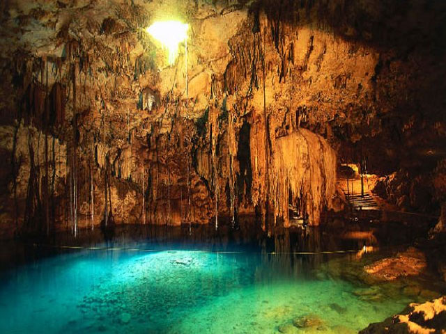 Cenote Kkek�n en la pen�nsula de Yucat�n M�xico