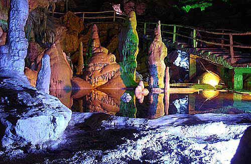 Interior de la cueva de Wanxiang en China.