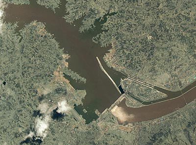 Presa Tres Gargantas en China vista deesde el espacio, el hombre tiene ahora una gran capacidad dee alterar su entorno geogr�fico