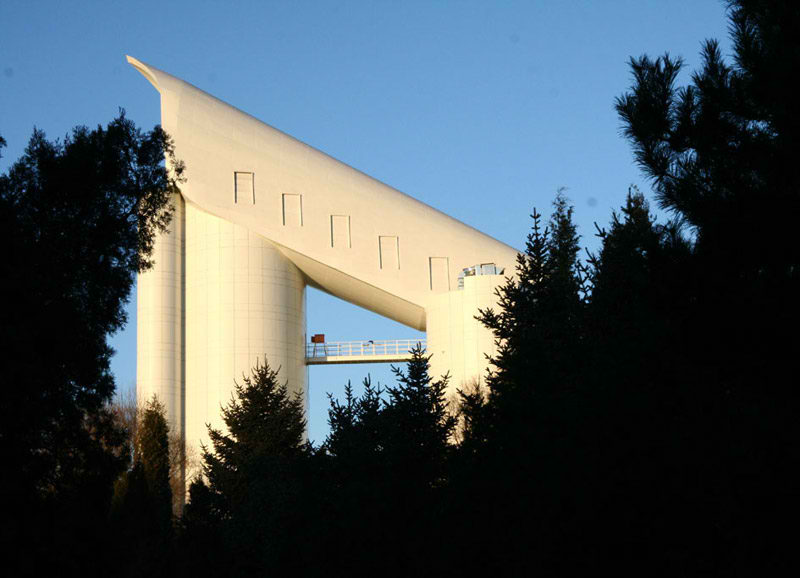 El observatorio Large Sky Area Multi-Object Fibre Spectroscopic Telescope (LAMOST)