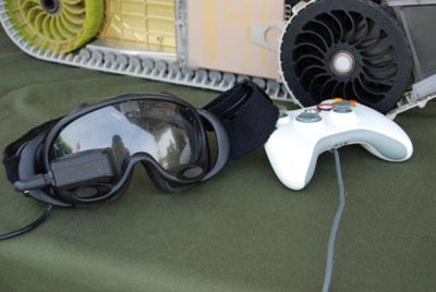 Mando de control de un robot SUGV (Small Unmanned Ground Vehicles), mando similar al de la consola Xbox 360 de Microsoft: