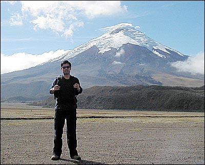 Serenidad y belleza del amanecer en los andes: el volc�n Cotopaxi en la madrugada