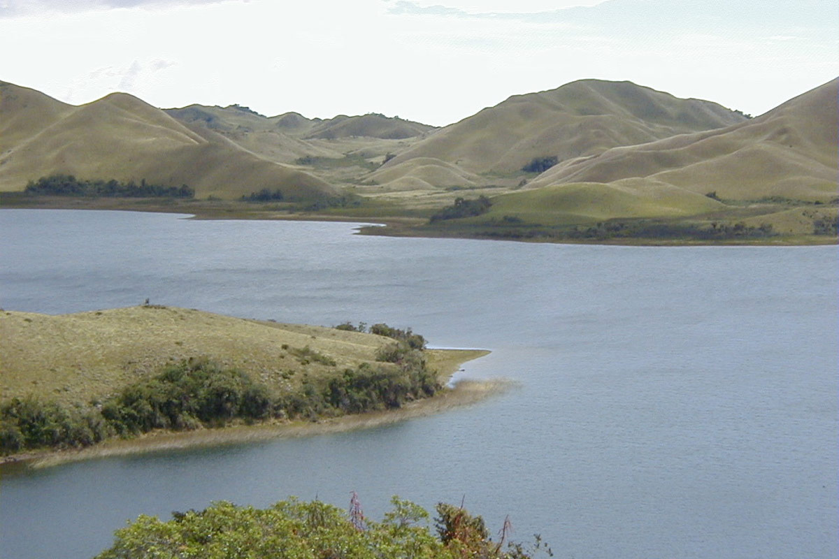 Volc�n Parulo y laguna Donoso en el P�ramo de Pi��n