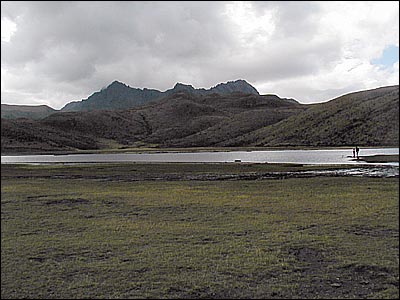 Rumi�ahui visto desde la laguna de Limpiopungo