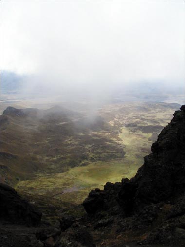 Antiguo valle glaciar visto desde la cumbre del Rumi�ahui