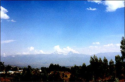 El Altar ha aparecido como una caldera aislada sobre dep�sitos no volc�nicos, hoy por hoy su apariencia nos recuerda un poco a los Alpes, esta foto fue lograda desde Riobamba.