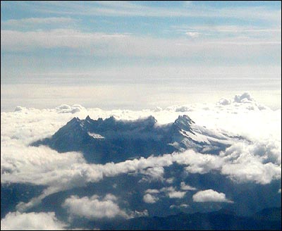 Foto a�rea del volc�n Altar lograda en un regreso de mis viajes, la dimensi�n de la caldera nos da una idea del tama�o que el volc�n pudo tener antes de su colapso, quiz� uno de los volcanes mas grandes de todos los tiempos.