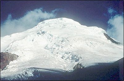 Glaciares del Antisana, en los �ltimos tiempos los glaciares del Antisana as� como el de muchas monta�as ecuatorianas, ha disminuido debido al sobrecalentamiento, de continuar esta tendencia los ecosistemas sufrir�n grave deterioro al disminuir la cantidad de agua que de ellos se desprende.
