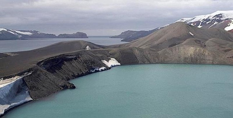 Fotograf�a facilitada por el CSIC de la caldera volc�nica de la Isla Decepci�n