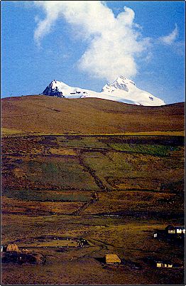 Junto al Chimborazo y al Pu�alica, el Carihuairazo constituye un complejo volc�nico, una unidad geol�gica de interesante historia.
