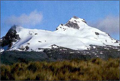 Seg�n una leyenda ind�gena el volc�n Carihuairazo y el Chimborazo - ambos machos - pelearon lanz�ndose rocas por el amor de Tungurahua - volc�n hembra - luego de lo cual el Carihuairazo cay� derrotado. De esta leyenda se desprende que ambos volcanes Chimborazo y Carihuairazo pudieron haber erupcionado juntos luego de lo cual el Carihuairazo sufri� un violento colapso de su lado occidental para luego extinguirse... hasta hoy. 
