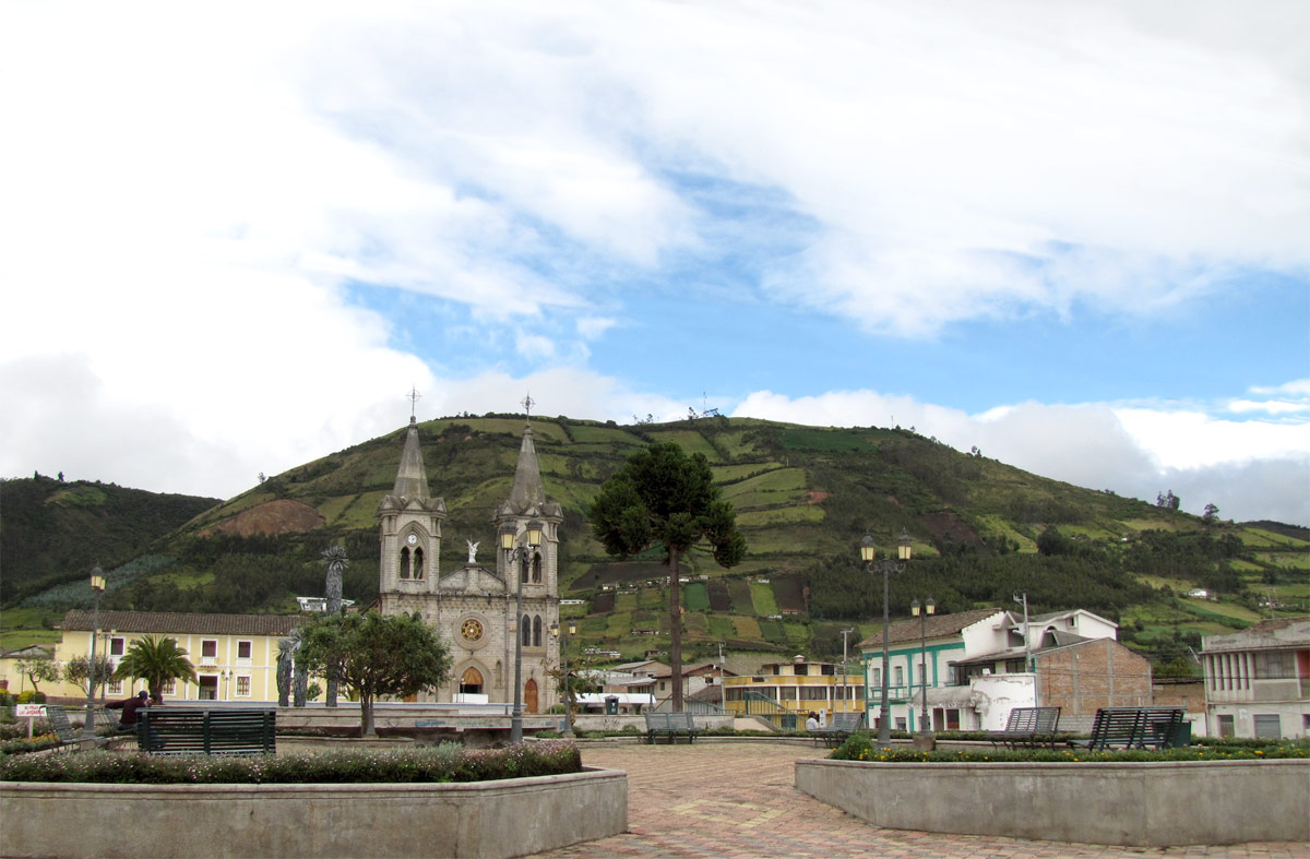 Volc�n Chaquilulo visto desde el poblado de El Angel