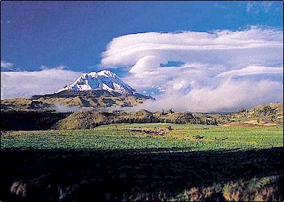 Hasta no hace mucho tiempo antes del descubrimiento de los Himalayas, se cre�a que el Chimborazo era la monta�a mas alta del mundo. Si se tiene suerte puede ser visto desde la ciudad de Guayaquil en el litoral del pac�fico.
.
