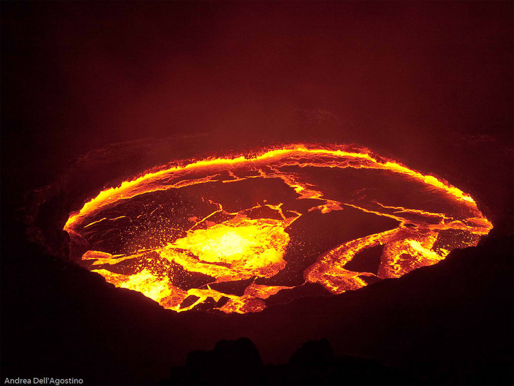 Cr�ter y lago de lava del volc�n Erta Ale