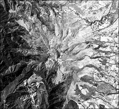 En realidad este volc�n ha crecido sobre la caldera derruida del Atacazo, de este volc�n se puede mencionar algunos domos como los de la Viudita, este volc�n se considera con alg�n riesgo y de este se han realizado mapas de peligros y diversos estudios geol�gicos.
