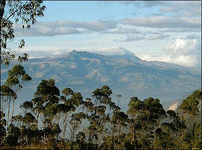 En esta toma se aprecia el cr�ter abierto hacia el occidente, son notorias las cimas orientales producto de la erosi�n glaciar.
