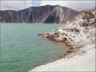 Detalle de la orilla de la laguna, la orilla es arenosa y cenagosa, la visibilidad en el agua es de alrededor de 5 metros, esta laguna est� esperando por buzos y cient�ficos para ser explorada.
