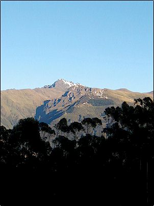 Volc�n Rucu Pichincha con nieve, en invierno el Rucu Pichincha se cubre de nieve con frecuencia, pero nada le impide que a veces en verano haga lo mismo como en esta ocasi�n.
