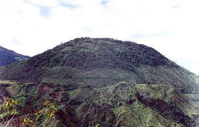 Volc�n Cerro Mach�n, este volc�n colombiano se encuentra activo pese a que no hay registros escritos de actividad, las evidencias son los registros s�smicos del volc�n. Foto: Gustavo Garz�n 